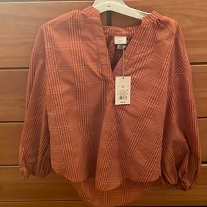 “A new day” brand new xs blouse. Runs slightly big.